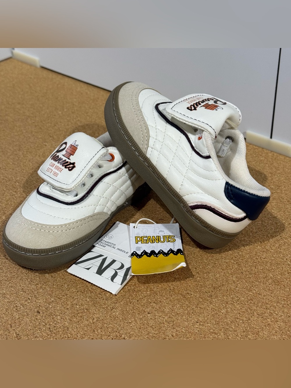 ZARA Peanuts Club House Snoopy Kids Leather Sneakers White US 7 EUR 23 Preppy